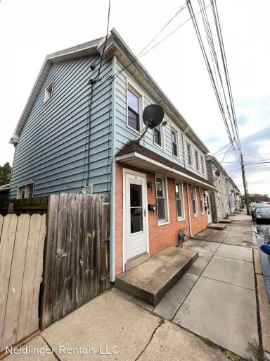 Main picture of 13 S Spring Garden St