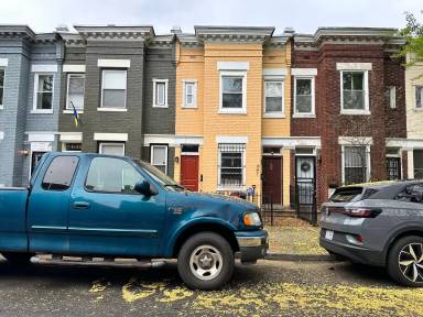 Main picture of 635 Orleans Pl NE