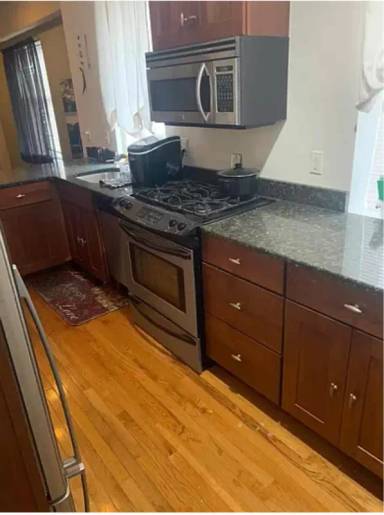 Main picture of 257 Pleasant St