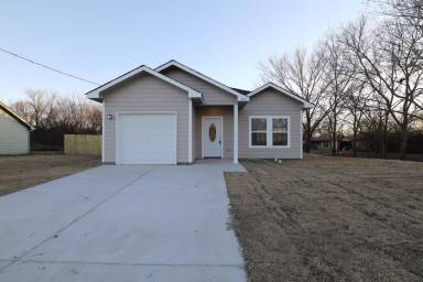 Main picture of 415 Williams Dr