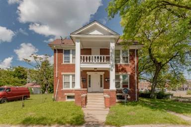 Main picture of 1050 Lakewood St