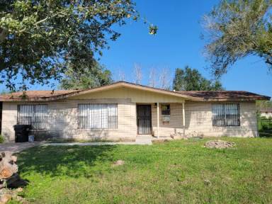 Main picture of 417 W Edinburg Ave