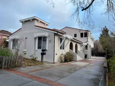 Main picture of 140 Laurel Ave