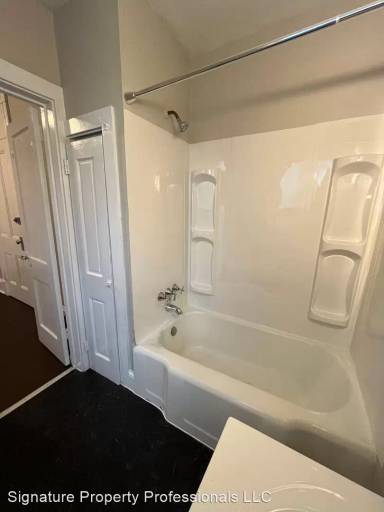 Main picture of 402 N 5th St