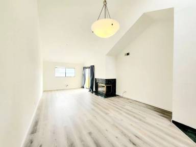 Main picture of 939 Laurel St