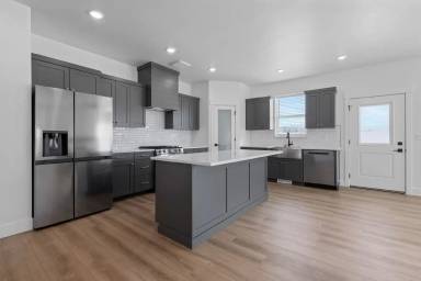 Main picture of 535 S Cutler Ave