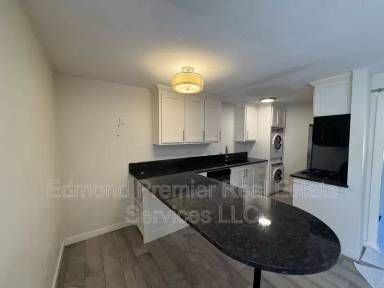 Main picture of 205 E Hurd St