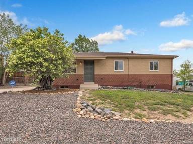 Main picture of 2460 Roosevelt Ave