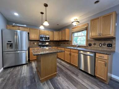 Main picture of 1551 E 42nd St