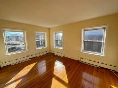 Main picture of 8 Lake St