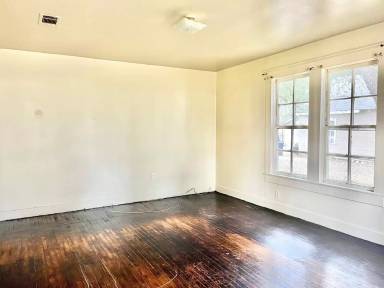 Main picture of 5054 Shelley St