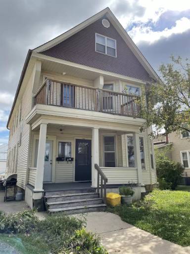 Main picture of 744 Nevada St