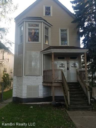Main picture of 8008 S Escanaba Ave