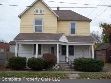 Main picture of 114 1/2 N Cherry St