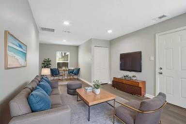 Main picture of 6205 Lovett Ave