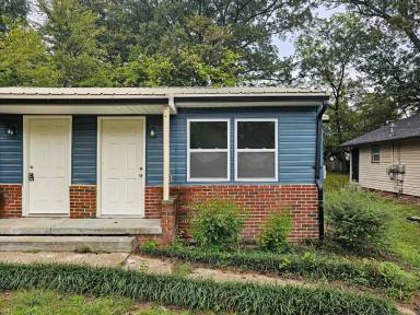 Main picture of 105 S Howell Ave