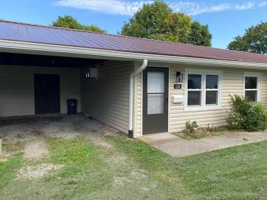 Main picture of 220 Essex Ct