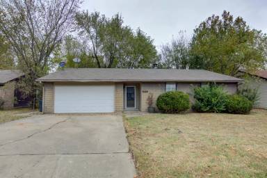 Main picture of 616 E Spring St