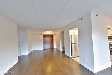 Main picture of 250 Middle Neck Rd