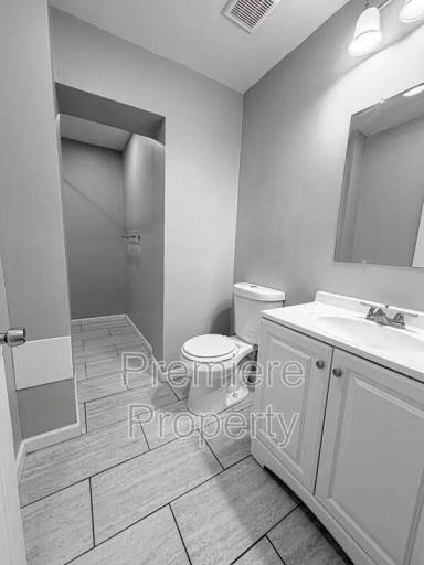 Main picture of 10607 E Lexington Ave