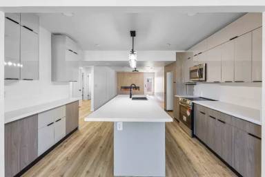 Main picture of 3672 Madrid St