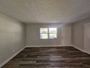 Main picture of 11402 Fillmore Ave