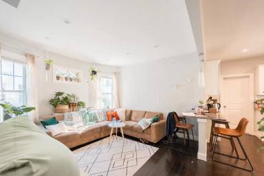 Main picture of 31 Pleasant St