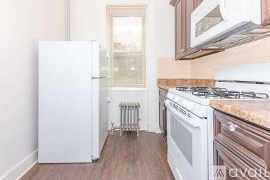 Main picture of 812 Sterling Pl