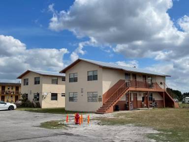Main picture of 699 SW 6th St
