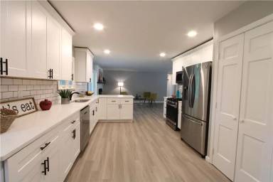 Main picture of 101 Harmony Rd