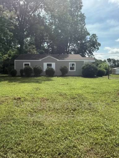 Main picture of 1545 17th Pl SW