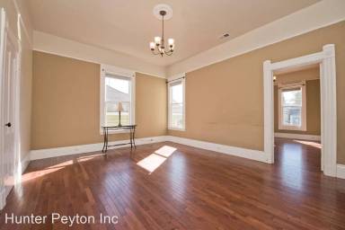 Main picture of 2107 1/2 Lincoln Ave