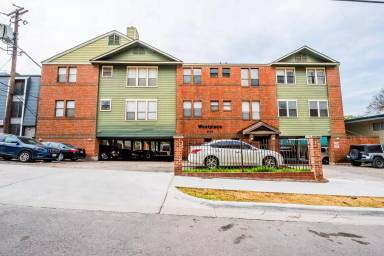 Main picture of 2706 Salado St