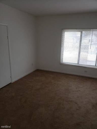 Main picture of 1308 S Michigan Ave