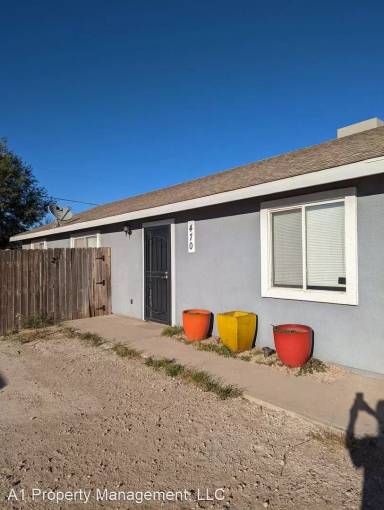 Main picture of 470 W Arrowhead Dr
