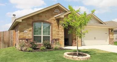 Main picture of 901 McLaury Cv