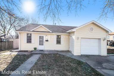 Main picture of 533 E 2nd St