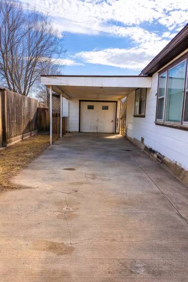 Main picture of 1012 Crescent Dr