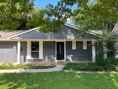 Main picture of 6703 Lexington Rd