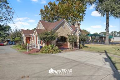 Main picture of 1011 N Jefferson Ave