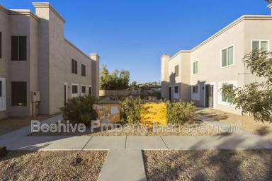 Main picture of 2732 E Culver St