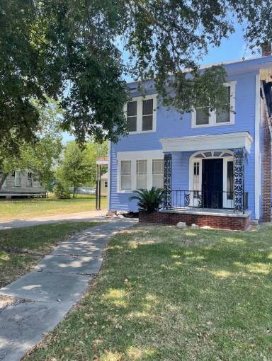 Main picture of 2717 4th St