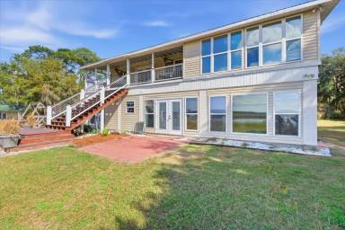 Main picture of 256 River Dr