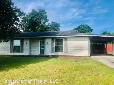 Main picture of 121 Hickory Dr