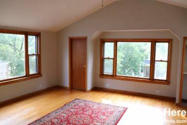 Main picture of 4825 N Oakley Ave