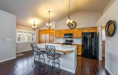 Main picture of 562 W White Oak Dr
