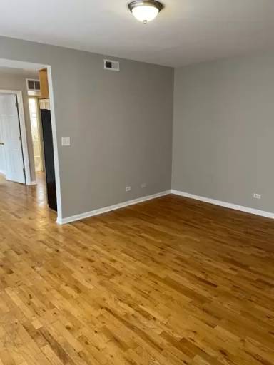 Main picture of 1850 S Fairfield Ave