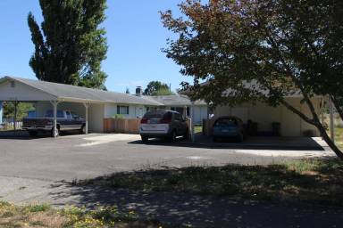 Main picture of 1090 S 8th St