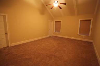 Main picture of 693 Banbury St