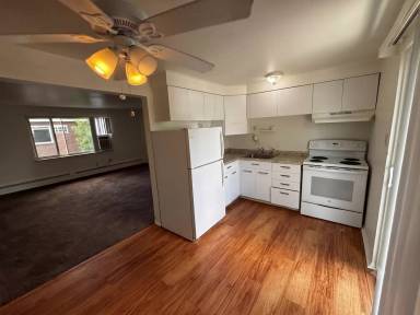 Main picture of 715 Moore St